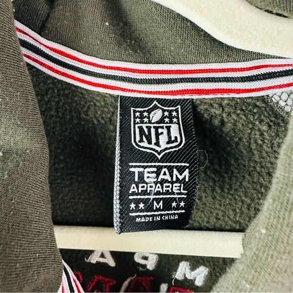 NFL Buccaneers Black Gray Full Zip Hooded Jacket Men’s Size M - Picture 2 of 4